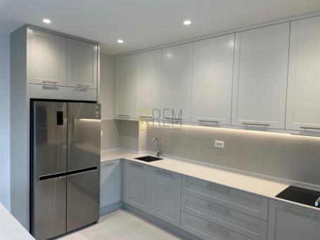 Prodaja- trosoban duplex 209m2, sa parkingom- zgrada Vezir