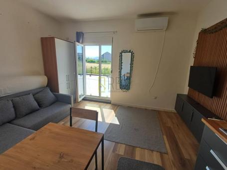 Prodajemo- namještena garsonjera 26m2 na Zabjelu