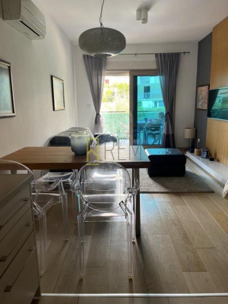 Prodajemo- namjesten jednosoban stan 50 m2, sa pogledom na more, Pržno- Budva