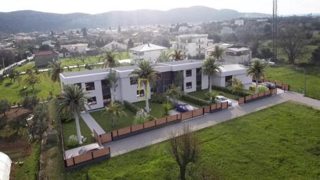 Prodaja- dvije novoizgradjene kuce, Bar