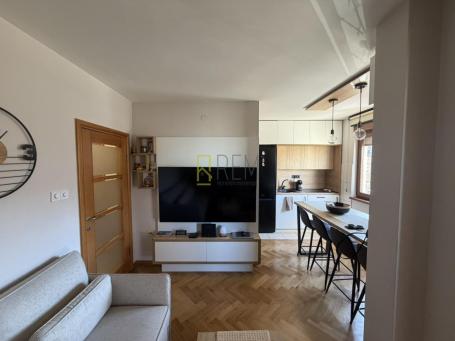 Izdavanje- lux garsonjera, Blok 6