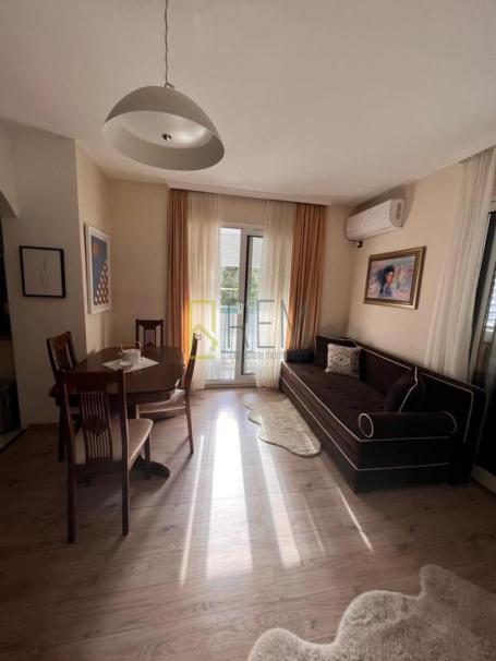 Prodajemo- kompletno namještena, renovirana garsonjera 33m2 u Budvi