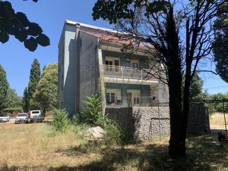 Prodaja - Zemljište sa kućom Tološi