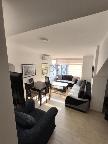 Prodaja- namjesten dvosoban stan 78m², centar Tivat
