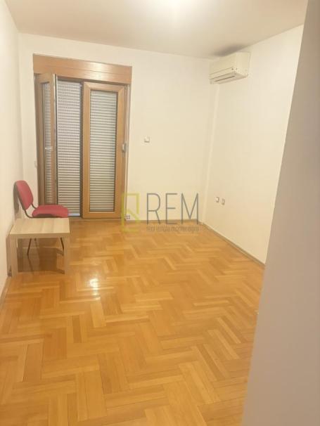 Izdavanje, kancelarija, zgrada Maxim preko Morace