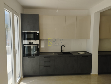Prodajemo- dvosoban polunamješten stan 84m2 u Herceg Novom