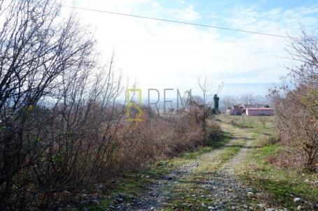 PRODAJA – ZEMLJISTE U PRICELJU
