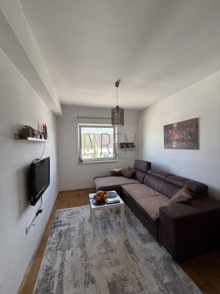 Prodajemo- jednosoban duplex, kompletno opremljen stan, od 49m2 na Zabjelo