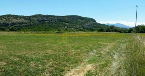 Prodaja- plac 2.070m2, Velje Brdo