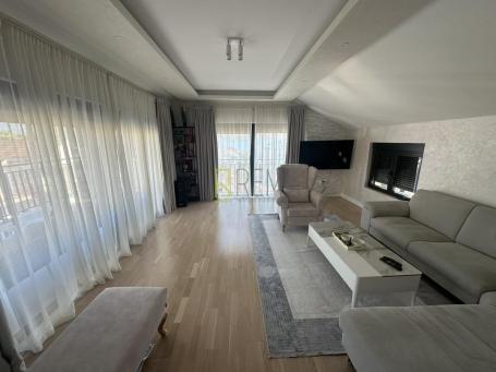 Prodaja- lux namjesten penthouse, povrsine 175m2 u Meljinama