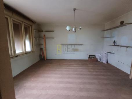 Prodajemo- dvosoban stan površine 85m2, Centar