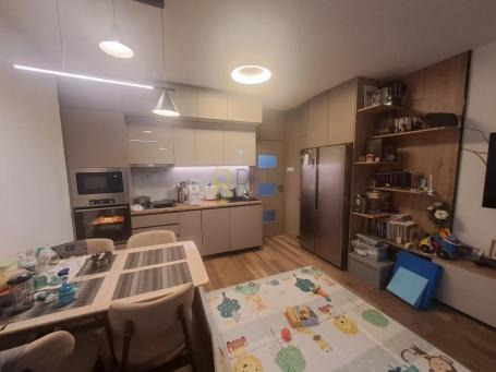 Prodaje se jednosoban stan, površine 45 m²( + podrum 5m2), na Starom Aerodromu