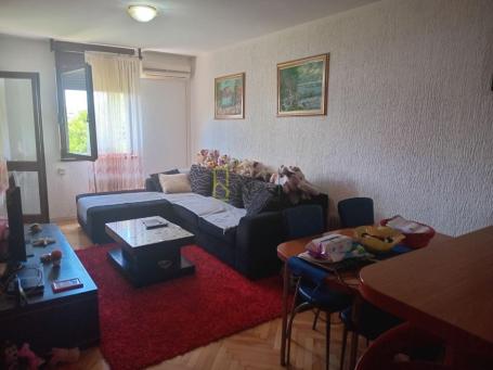 Prodajemo- jednosoban namjesten stan 48m² na Starom Aerodromu