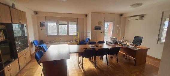 Prodajemo- trosoban stan, 91m², 1 maj- Podgorica