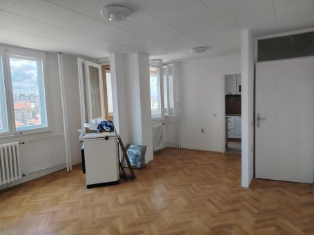 Trosoban stan na bulevaru Nemanjića
