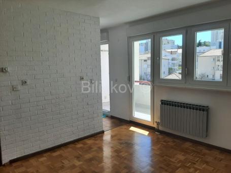 Nenamješten stan najam Kocunar Split