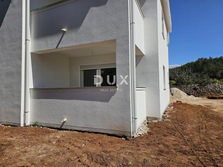 OTOK RAB, BARBAT - 2S+DB u prizemlju novogradnje 64m2