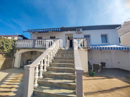 JADRANOVO - Apartmanska kuća s pogledom na more