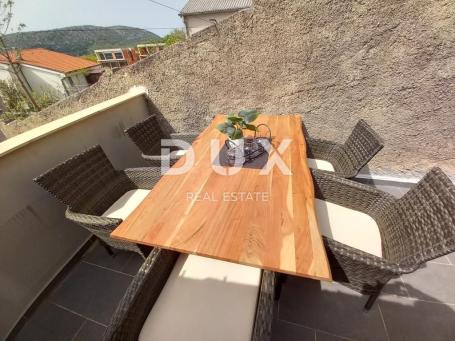 NOVI VINODOLSKI, BRIBIR - kuća s dva adaptirana stana