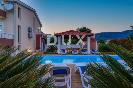 SPLIT, KAŠTEL – Schöne Villa mit Pool und Meerblick