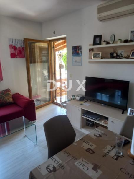 ISTRA, VOLME - Apartman s prostranom terasom, zelenilom i potpunim mirom