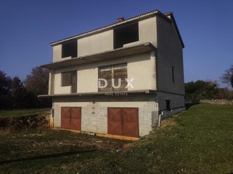 ISTRA, ŠIŠAN - Prostrana roh-bau kuća s velikim građevinskim zemljištem
