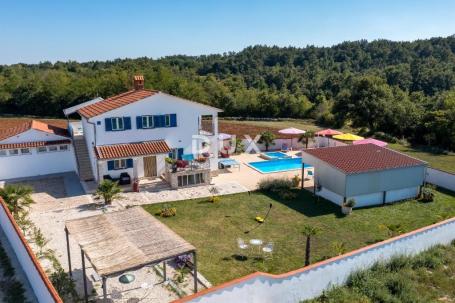 ISTRA, ŽMINJ - Samostojeća kuća u mirnom naselju s garažom i 1000m2 okućnice