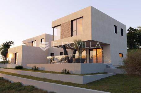 Vodice, luksuzna dvojna vila s bazenom i pogledom na more i grad