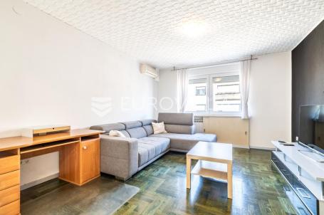 Zagreb, Tratinska, trosoban stan 78 m² parking mjesto