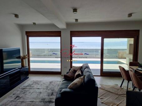 Vir - Rare, villa directly on the seafront, south side