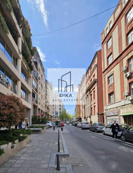 Vračar – Izuzetan lokal sa baštom (220 m² + 60 m²). 