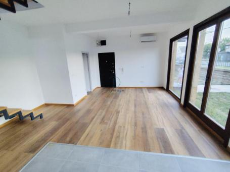 Lux, stan na tri nivoa, Borča, 86 m2