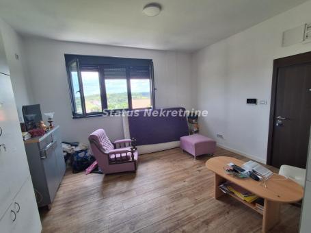 Sremska Kamenica-Tatarsko Brdo-Useljiva Nova Garsonjera 25 m2 sa Pogledom-065/385 8880
