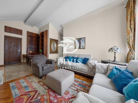 Dvosoban stan u Bulevaru oslobođenja kod Banjičke šume,76m2