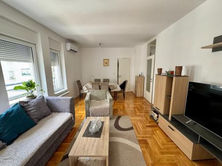 Namešten trosoban stan u Gostivarskoj ulici,76m2