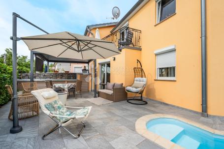 Ika Oprić novija dvojnica  74m² s bazenom, useljiva odmah!