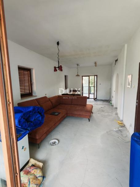 ISTRA, PULA - Kuća 250m2, 700m od mora