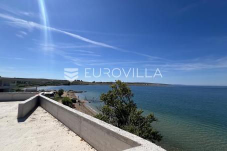 Otok Pag, plaža Perilo, trosoban stan u luksuznoj novogradnji PRVI RED DO MORA