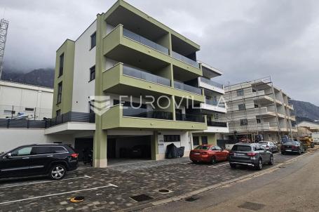 Makarska, komforan stan od 81,20 m² na trećem kat s pogledom na more