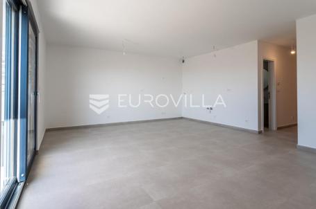 Čiovo, Okrug Gornji, dvosoban stan na prvom katu s pogledom na more