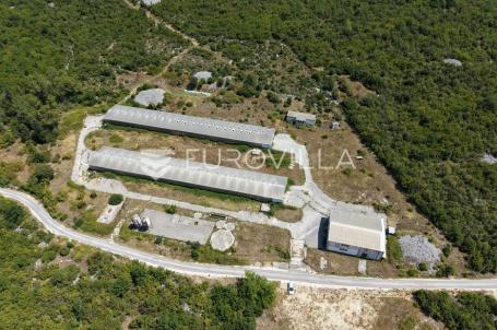 Gospodarski kompleks na zemljištu od 27187 m²