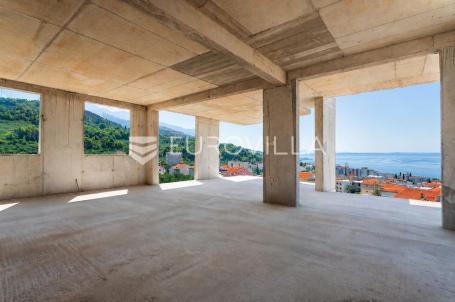 Makarska, Tučepi, trosoban penthouse s panoramskim pogledom na more