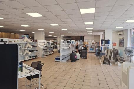 Istra, Pula, poslovni prostor 531,81 m² s parkingom na frekventnoj lokacij