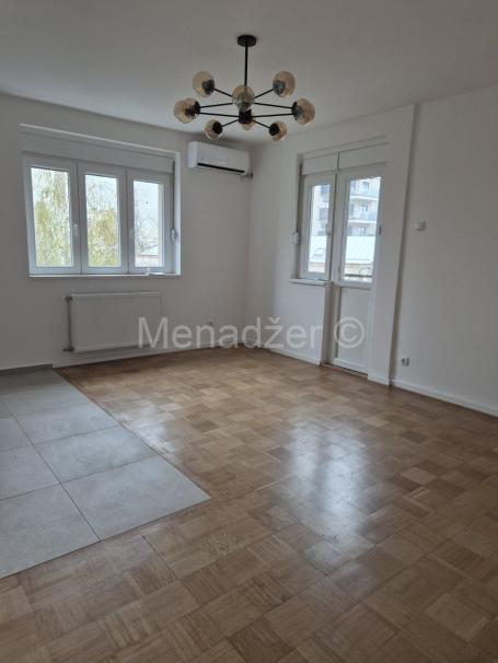 Autokomanda, renoviran 2.5, 60m2, 2/6, uknjizen