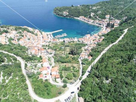 Investicija u prirodi – poljoprivredno zemljište od 762m2 na Korčuli