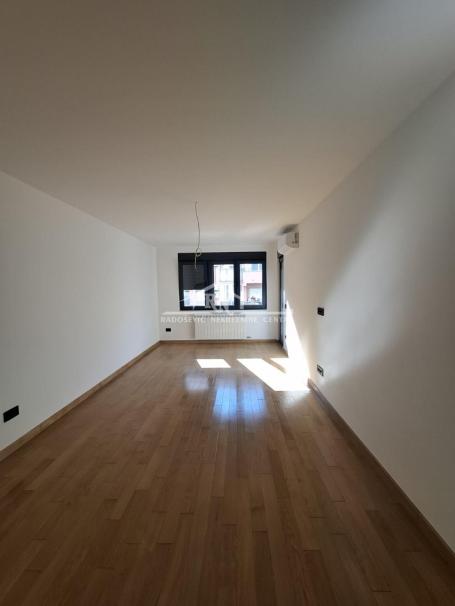 Novogradnja, Crveni krst, 78m2, garažno mesto - 36.000 EUR-a, plus ostava ID#1594