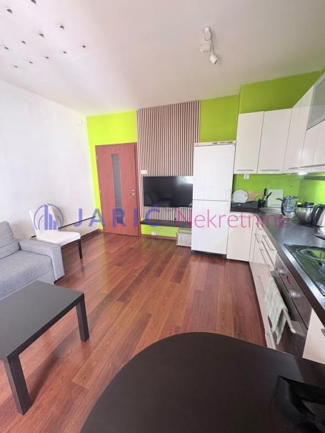 Moderno renoviran 2.0 stan kod Đeram pijace–40m². 