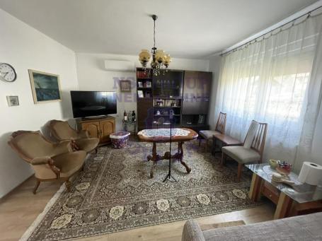Prodaje se izuzeteno očuvana i kvalitetna kuća u Čereviću. 