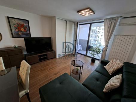 Nova garsonjera sa garažnim mestom u stambenom kompleksu Planet Residence