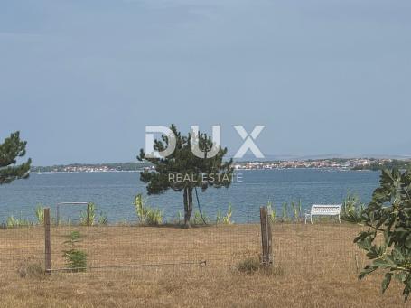 ZADAR, PRIVLAKA - građevno zemljište u blizini mora